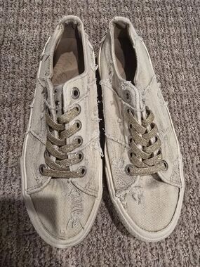 Womens Distressed Canvas Sneakers in Light Beige with Metallic Laces